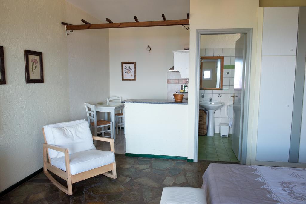 Adrakos Apartments