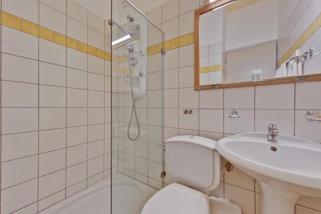 Adrakos Apartments