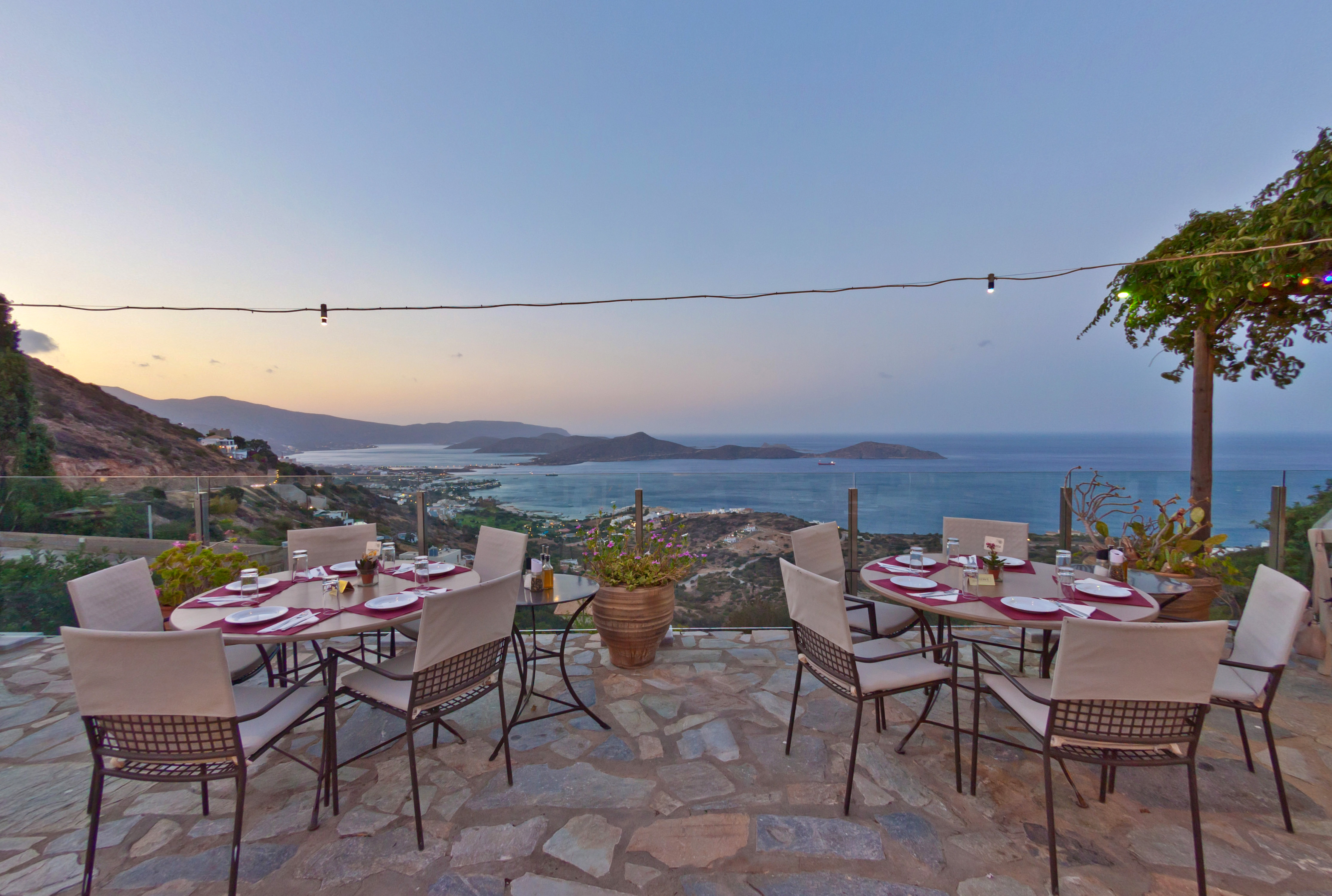 Adrakos Apartments