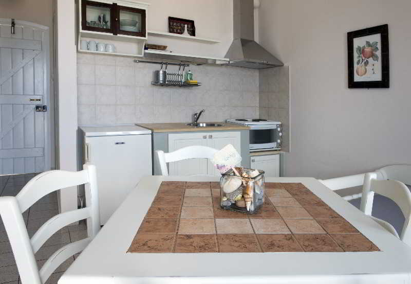 Adrakos Apartments