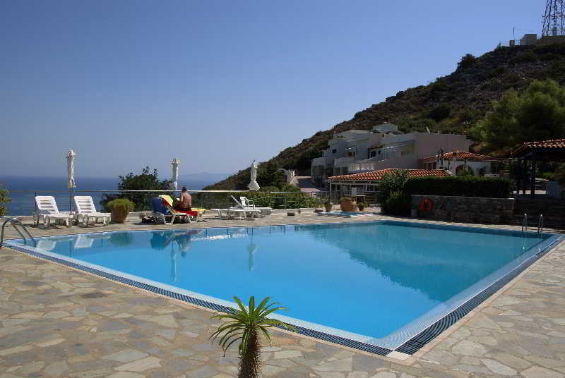 Adrakos Apartments