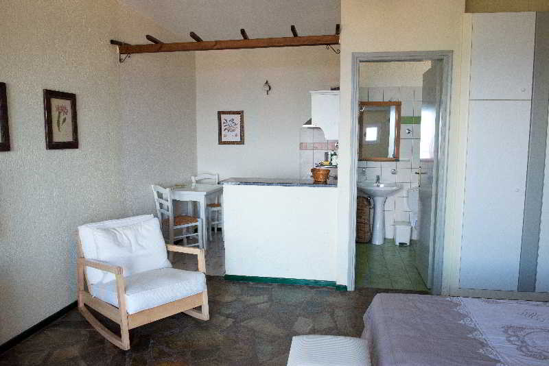 Adrakos Apartments