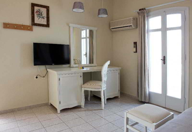 Adrakos Apartments
