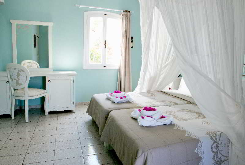 Adrakos Apartments