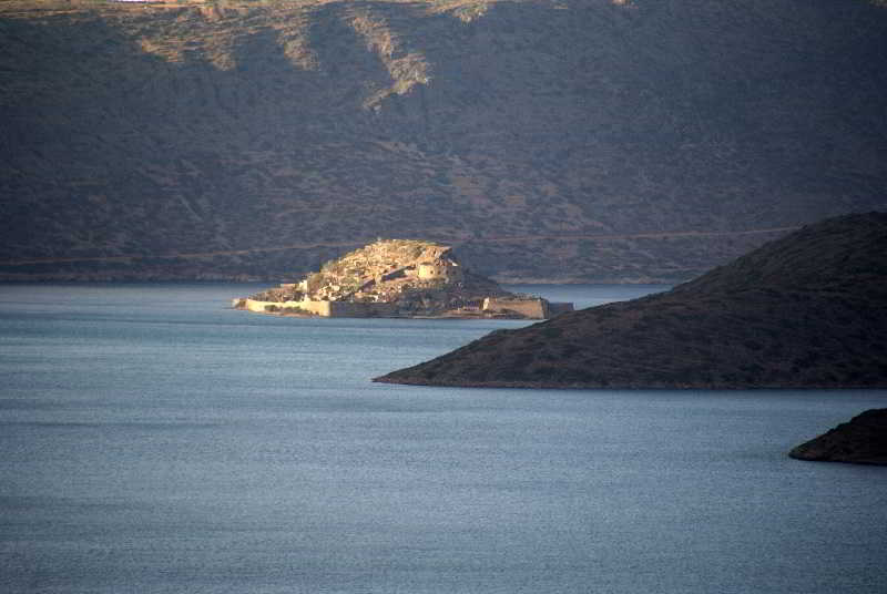 Adrakos Apartments