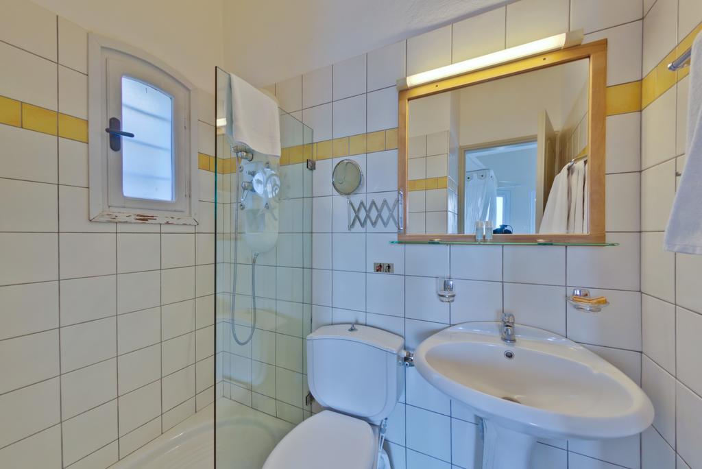 Adrakos Apartments