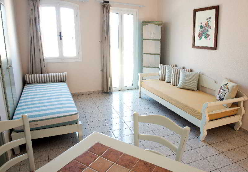 Adrakos Apartments