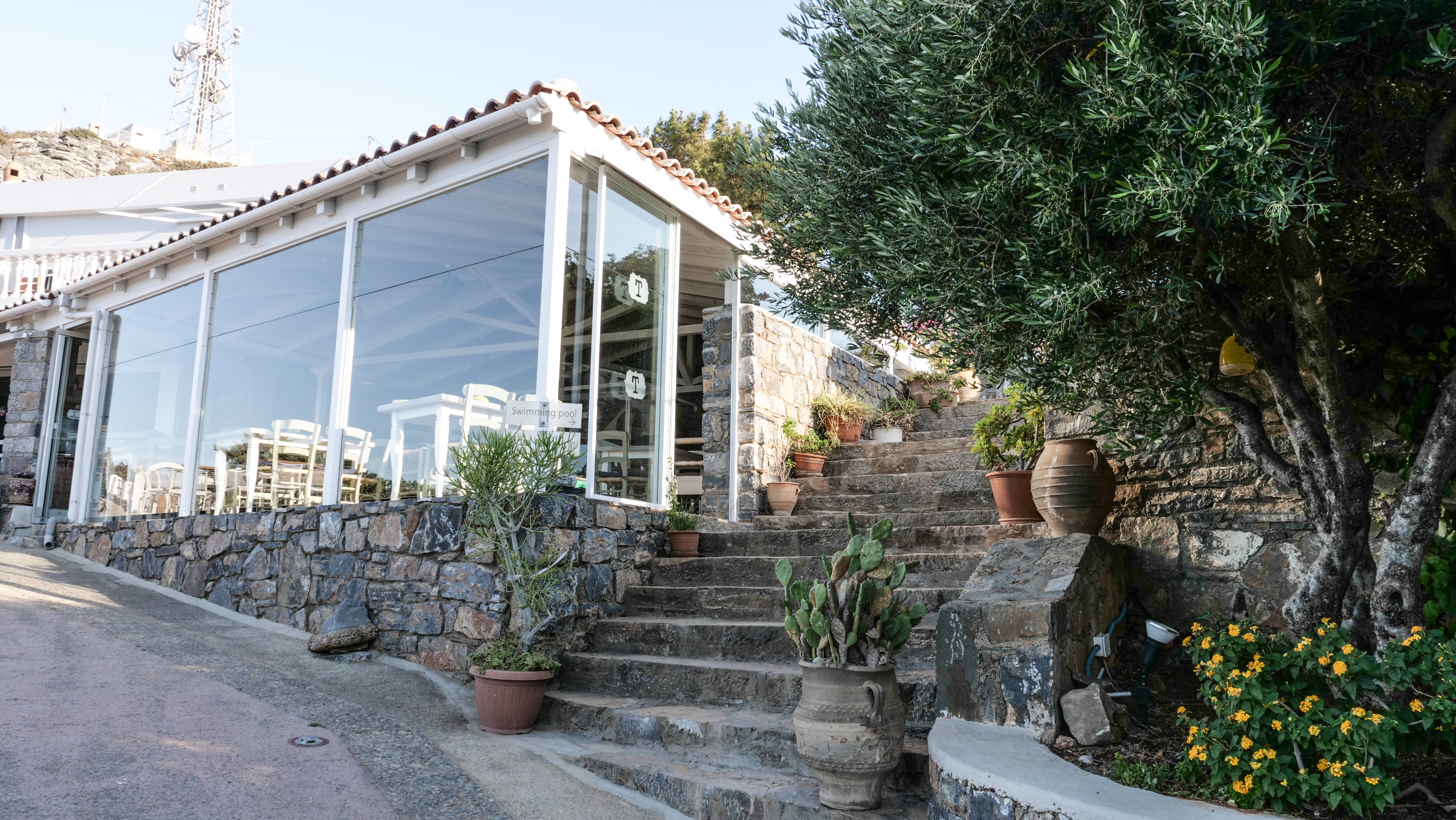 Adrakos Apartments