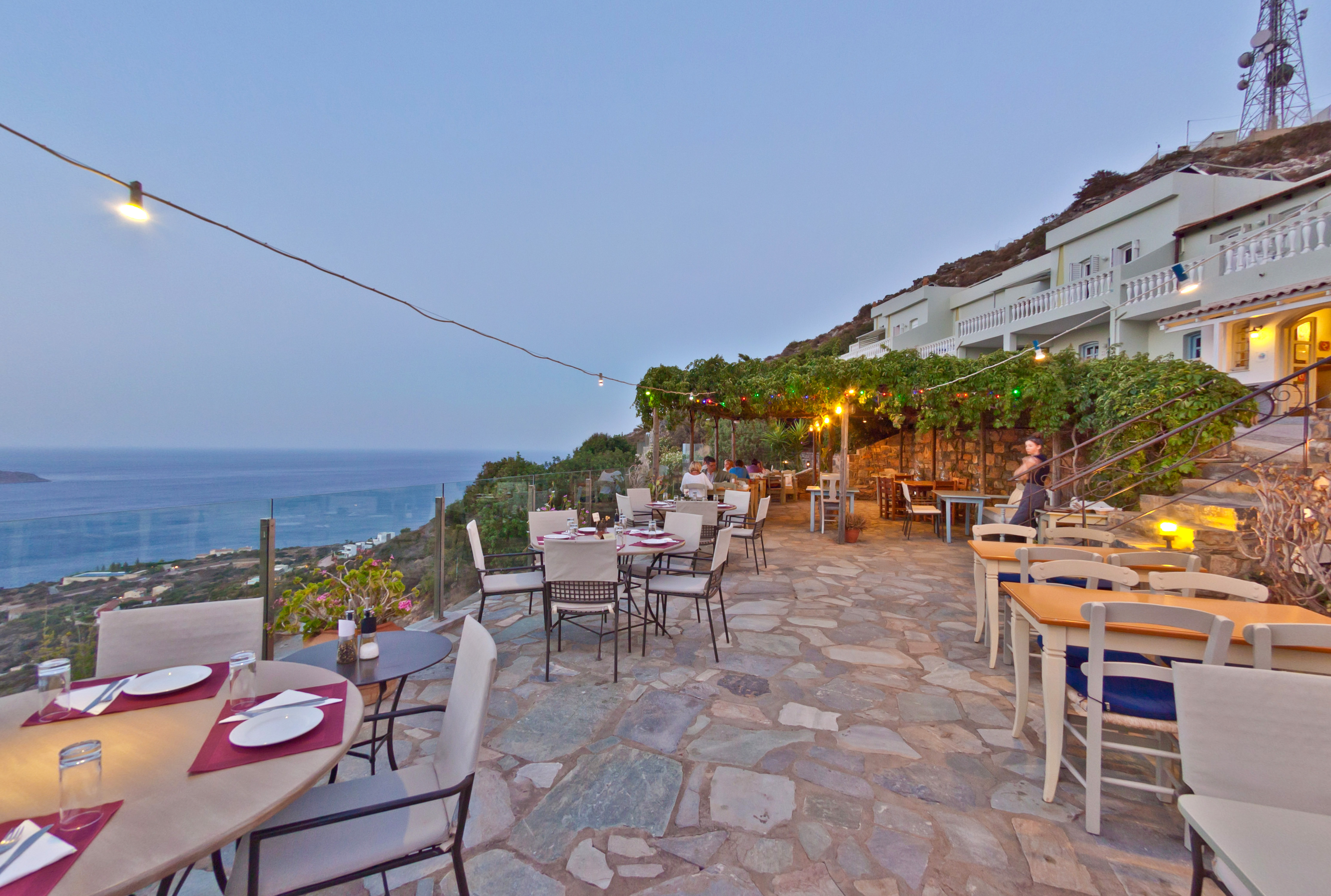 Adrakos Apartments