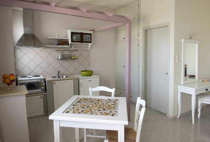 Adrakos Apartments