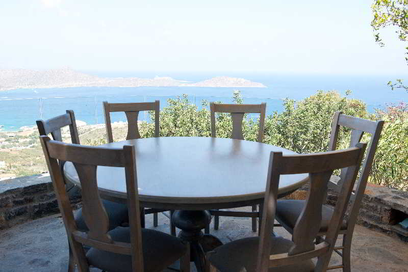 Adrakos Apartments