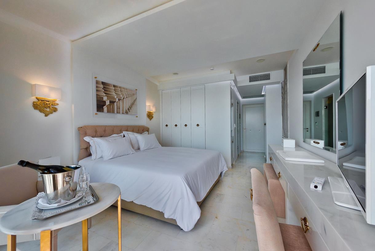 Royal Marmin Bay Boutique & Art Hotel