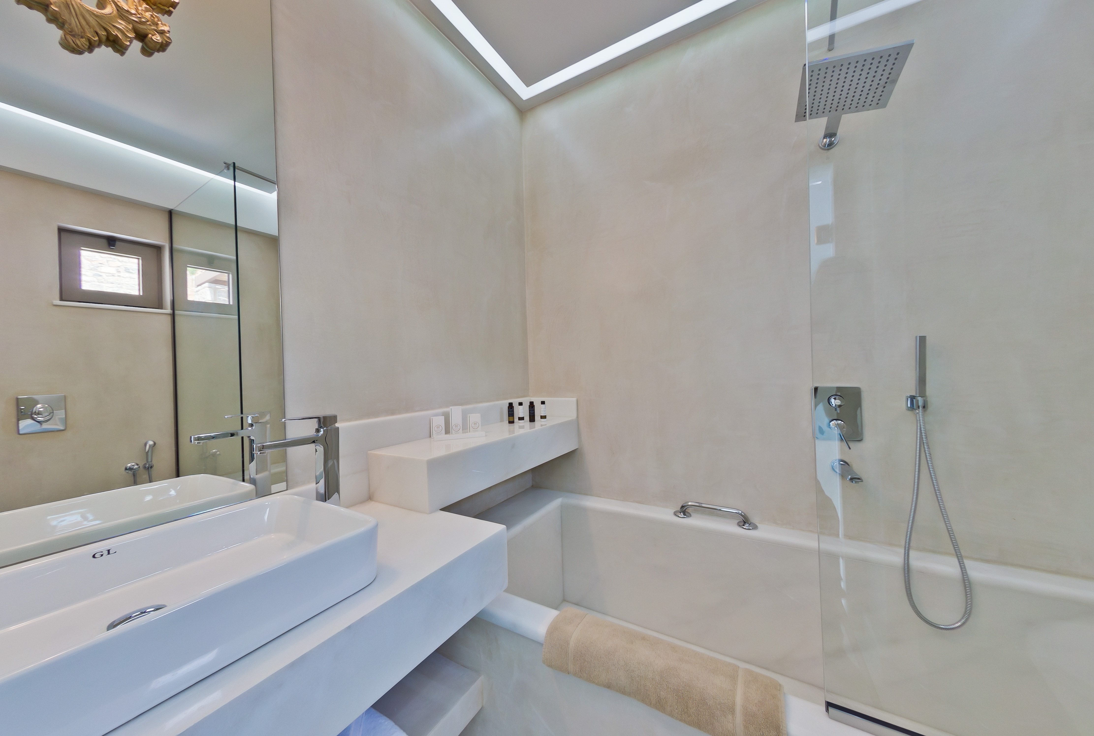 Royal Marmin Bay Boutique & Art Hotel