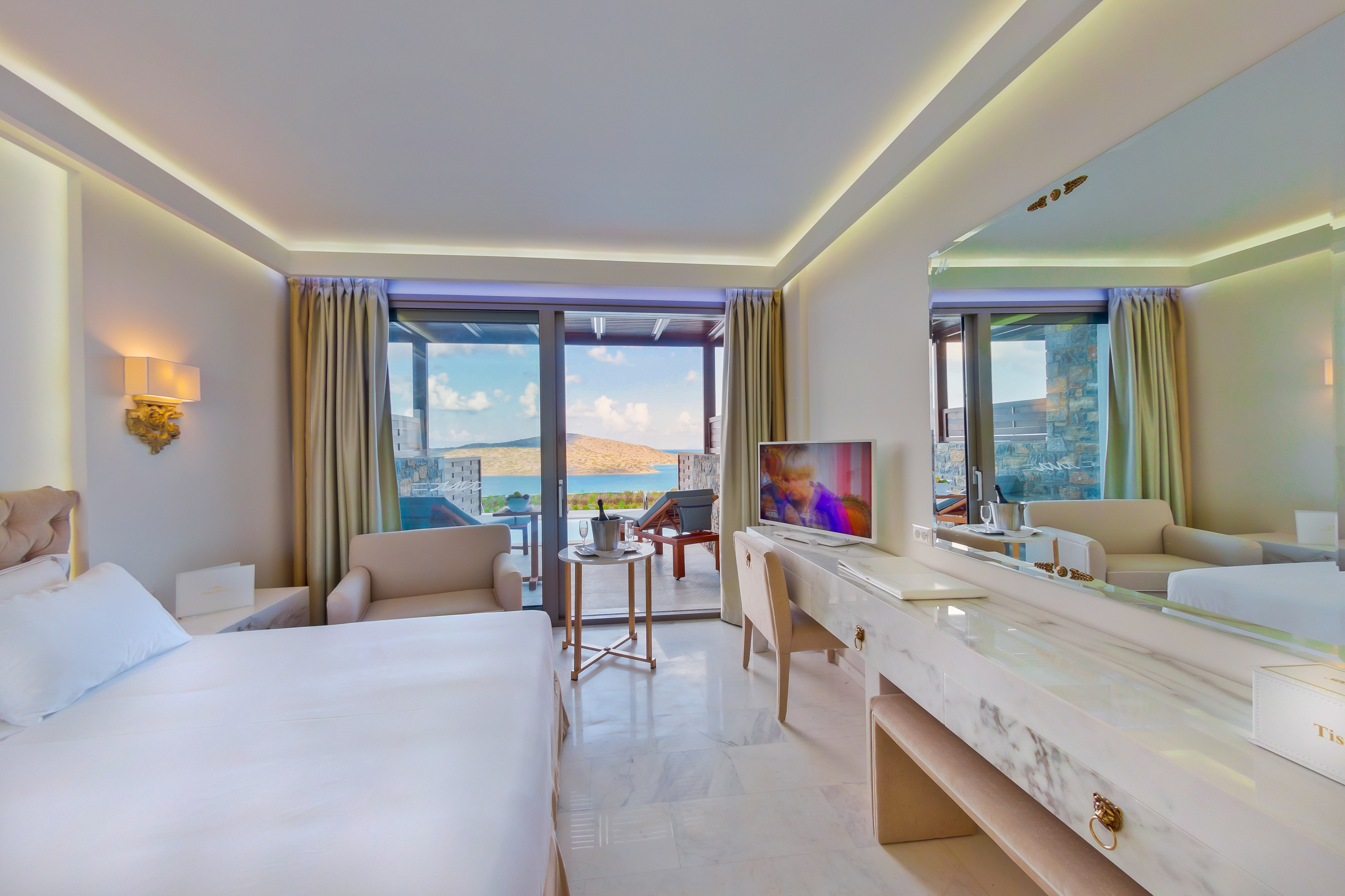 Royal Marmin Bay Boutique & Art Hotel