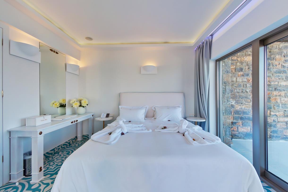 Royal Marmin Bay Boutique & Art Hotel
