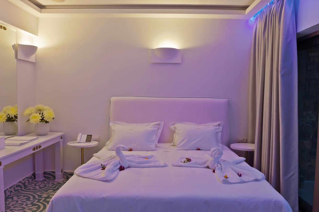 Royal Marmin Bay Boutique & Art Hotel