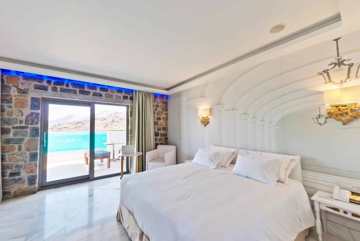 Royal Marmin Bay Boutique & Art Hotel