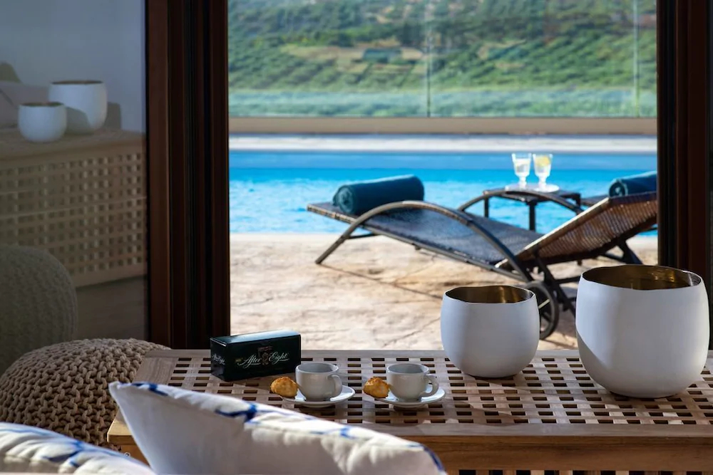Liatiko Villa Stylish hideaway with pool
