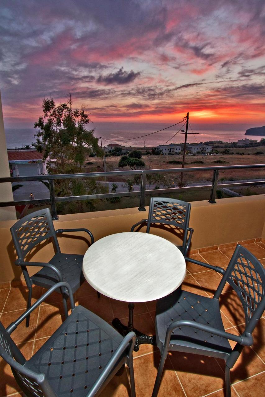 Nikos Apartments