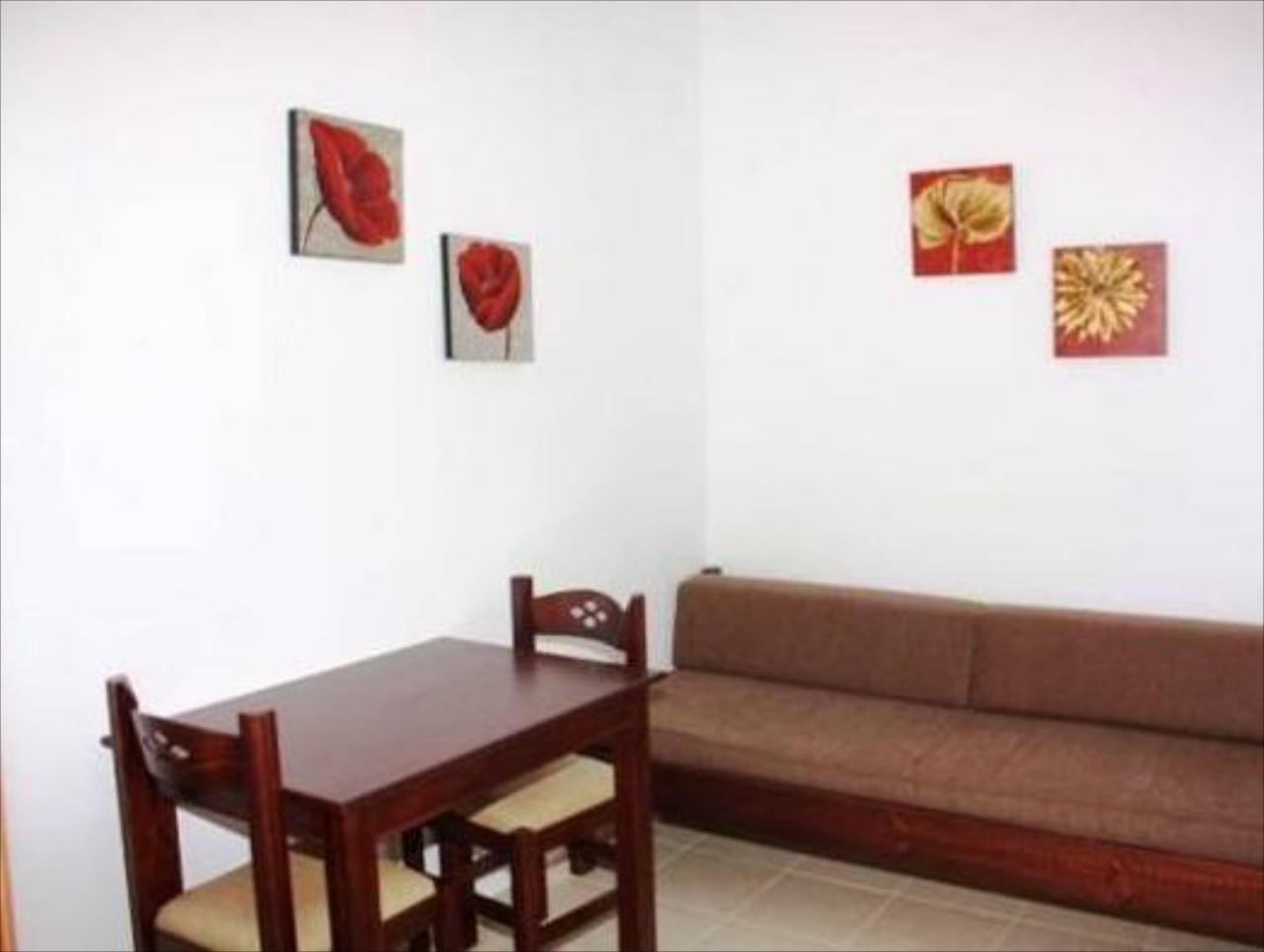 Nikos Apartments