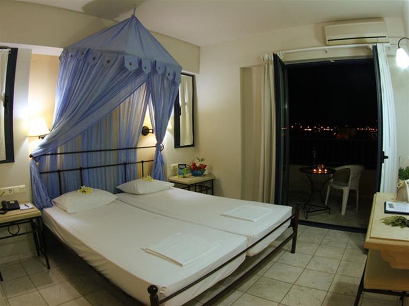 Golden Bay Hotel & Bungalows