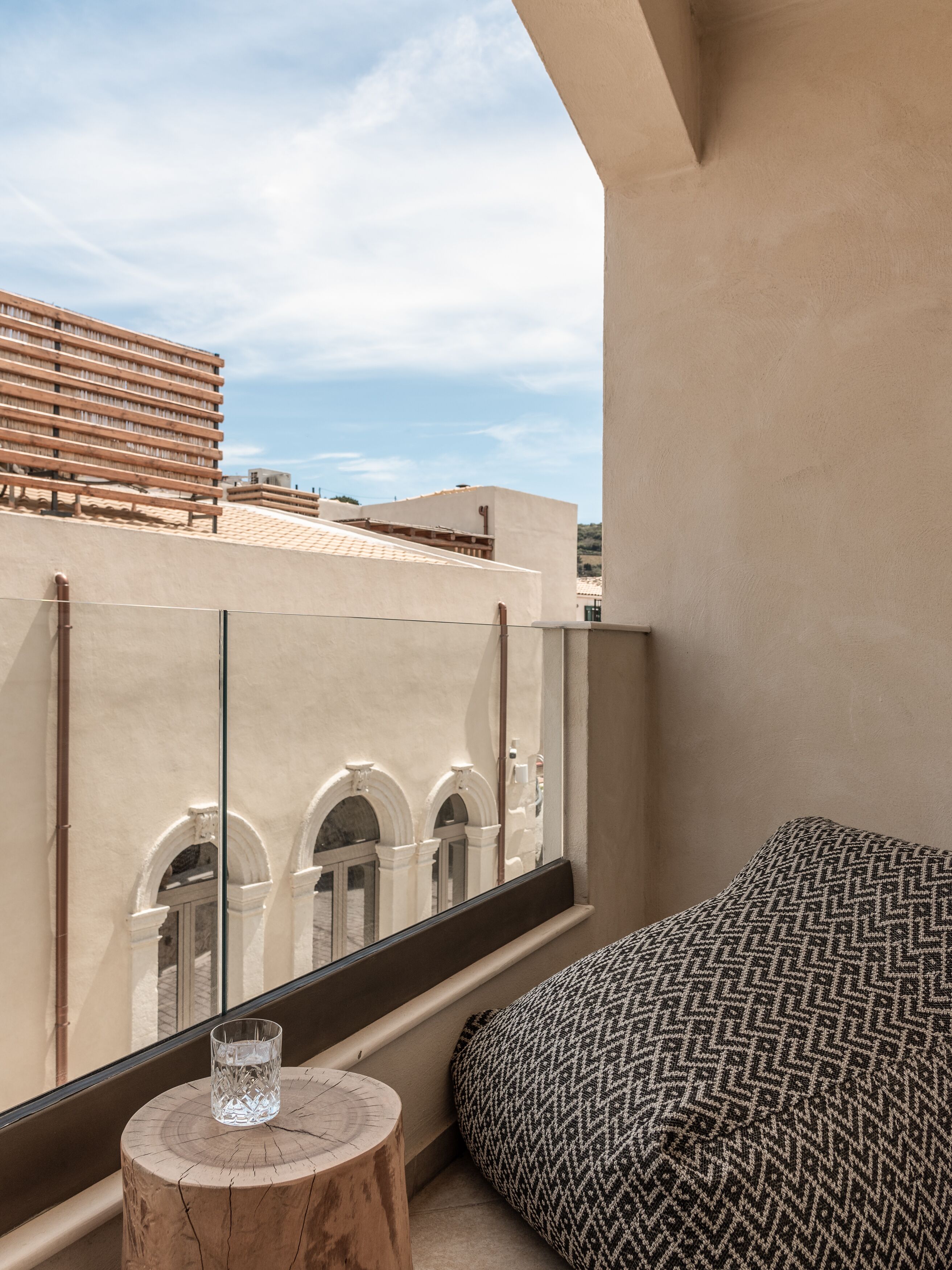 Manili Boutique Suites & Villas