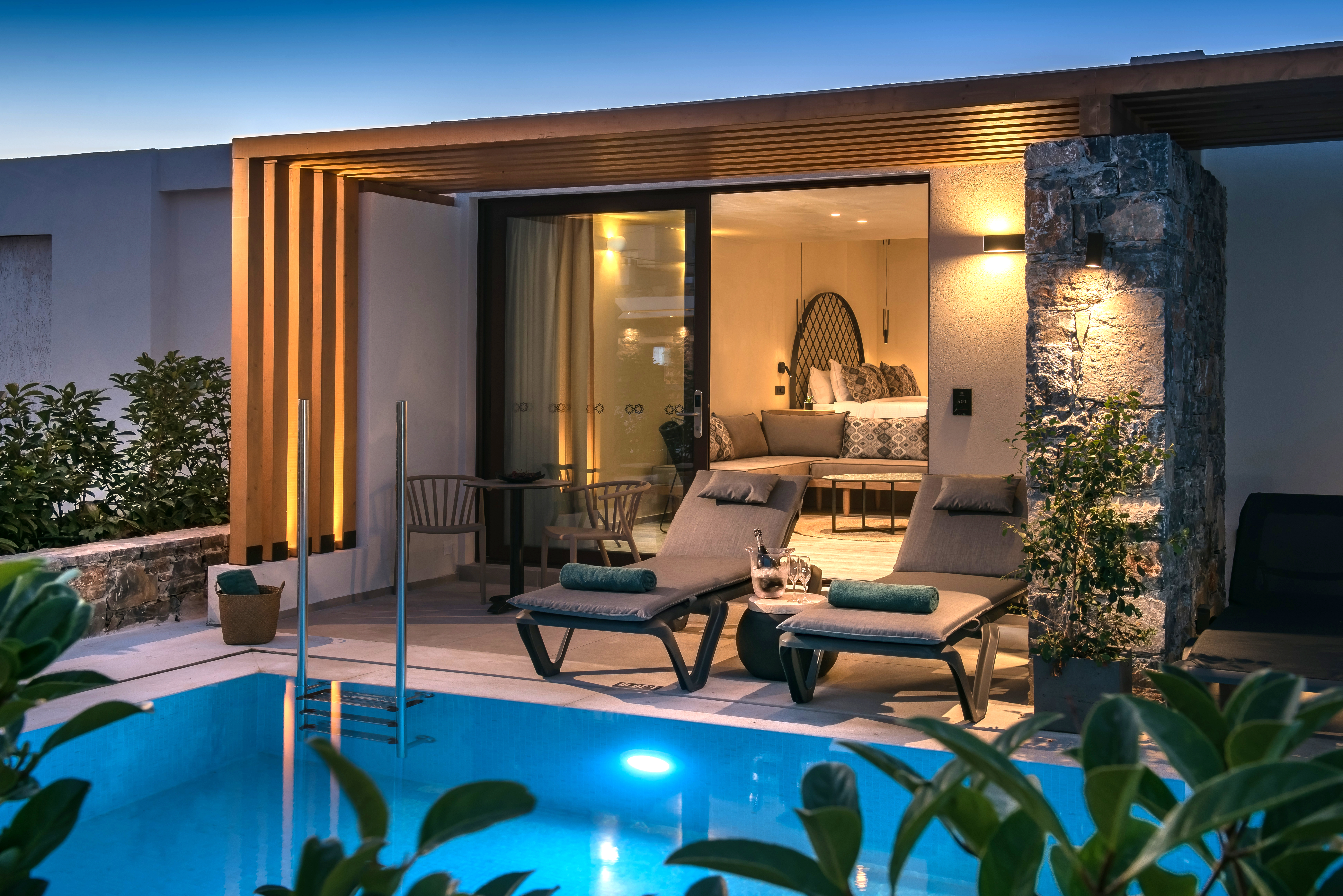 Petousis Hotel & Suites