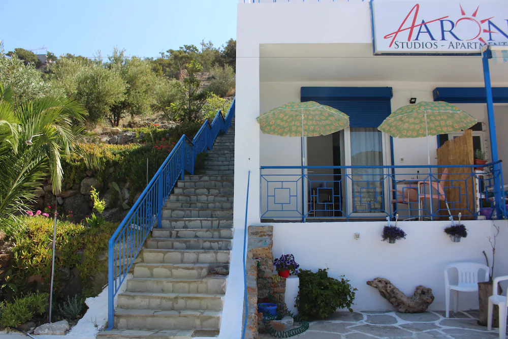 Aaron Studios Apartments