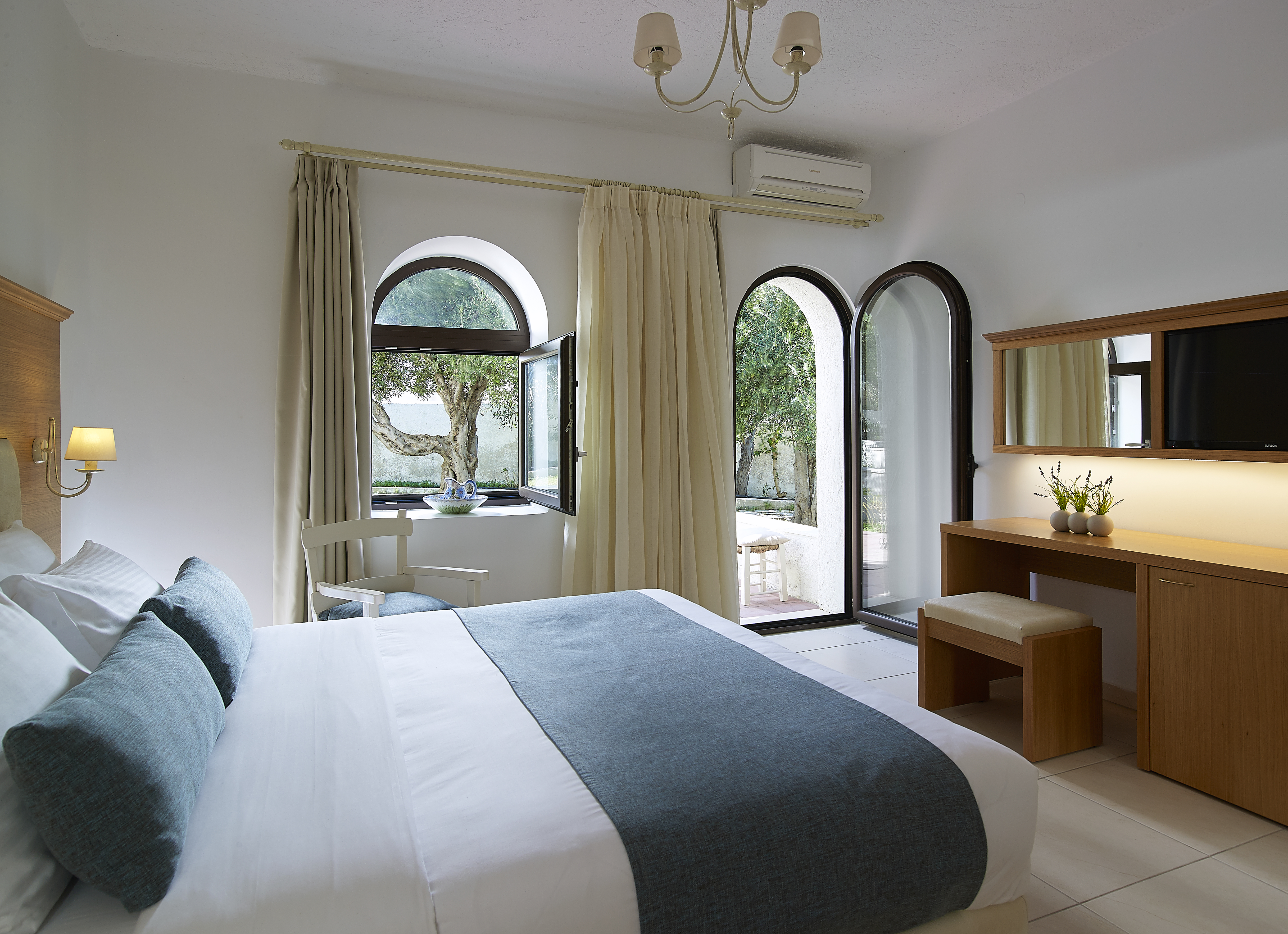 Coriva Beach Hotel & Bungalows