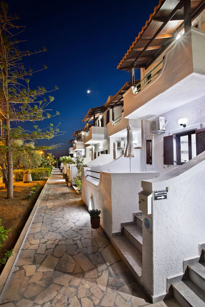 New Aurora Apts Studios