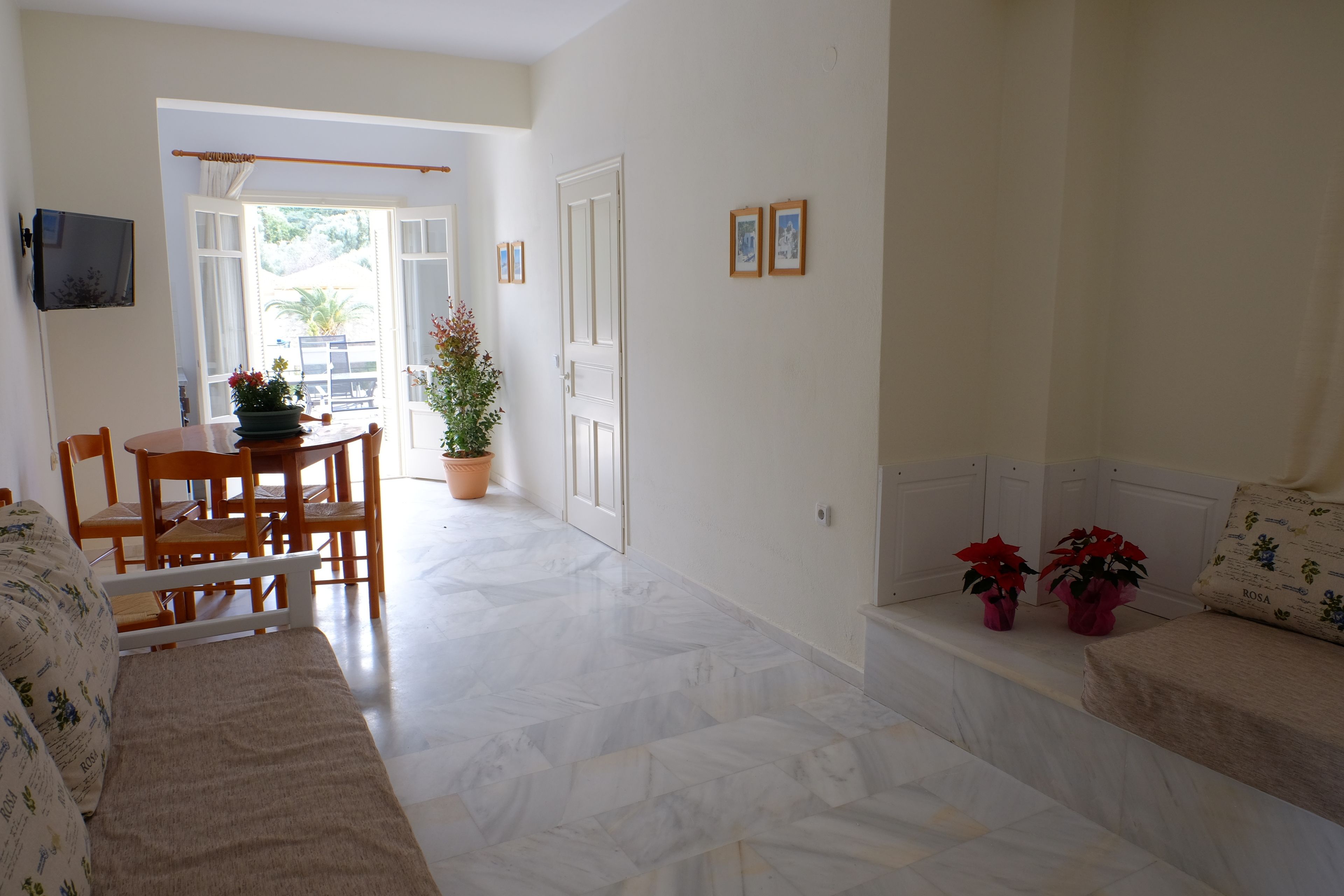 Dialinas Apartments