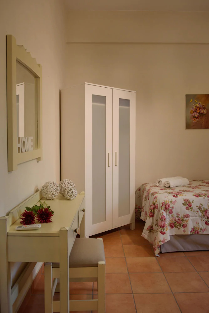 Tarsia Homes & Suites