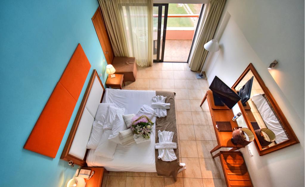 Kiani Beach Resort