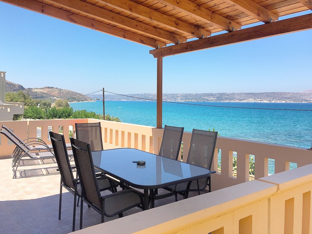 Porto Kalyves Hotel Seaside Apartments