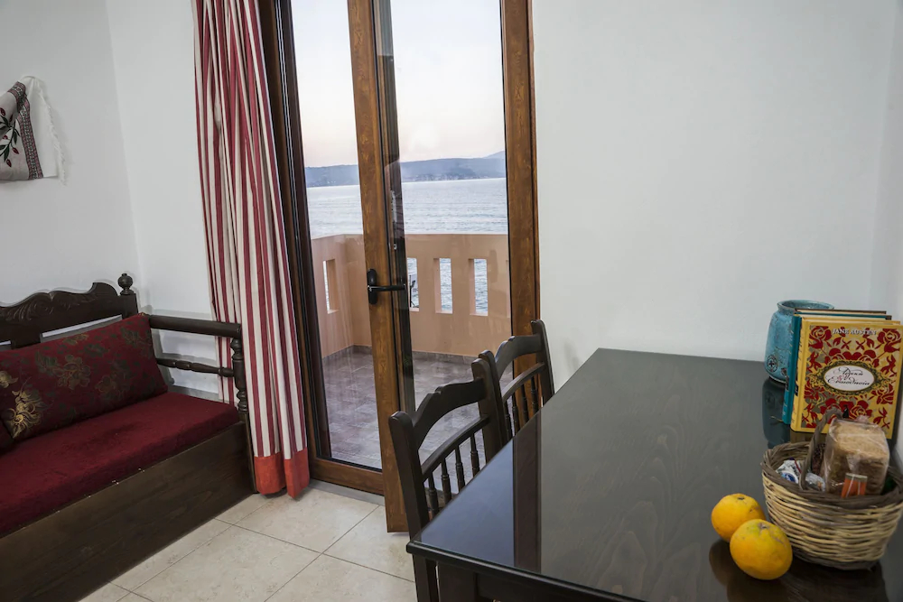Porto Kalyves Hotel Seaside Apartments