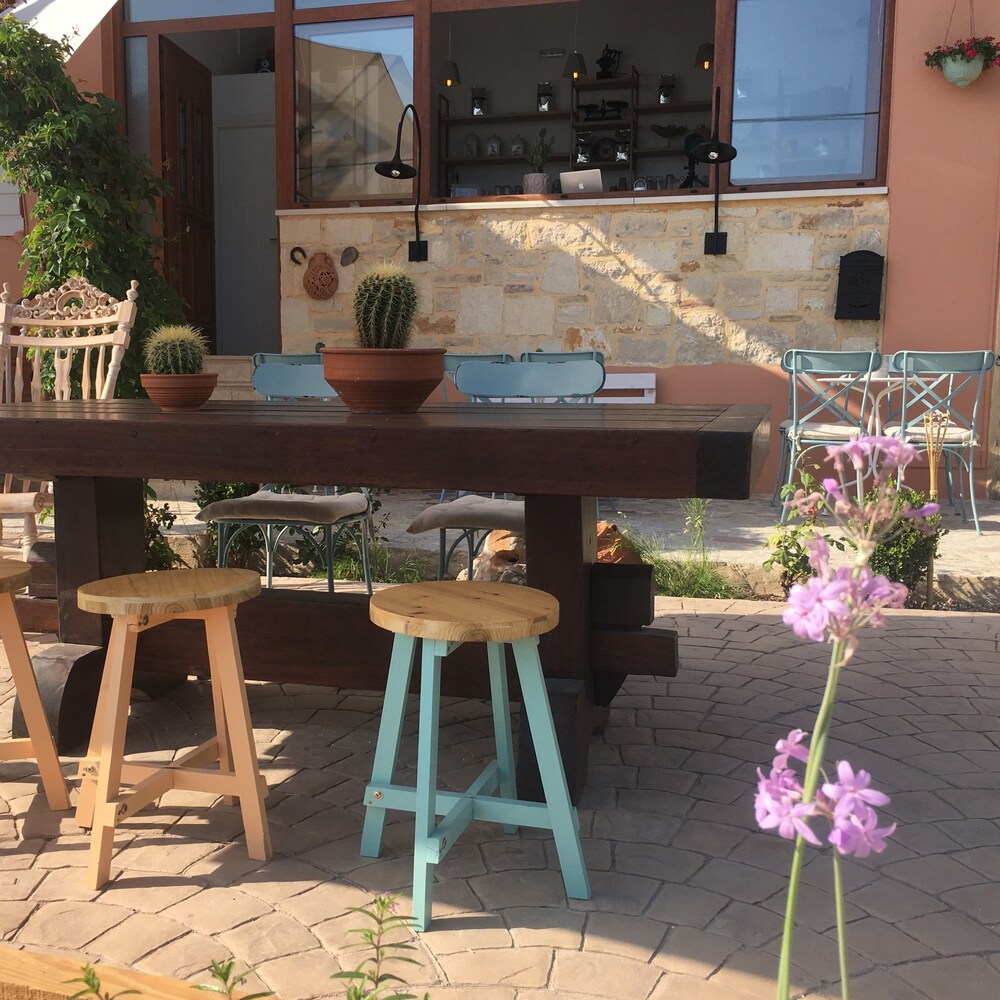 Porto Kalyves Hotel Seaside Apartments