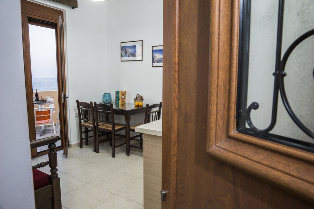 Porto Kalyves Hotel Seaside Apartments