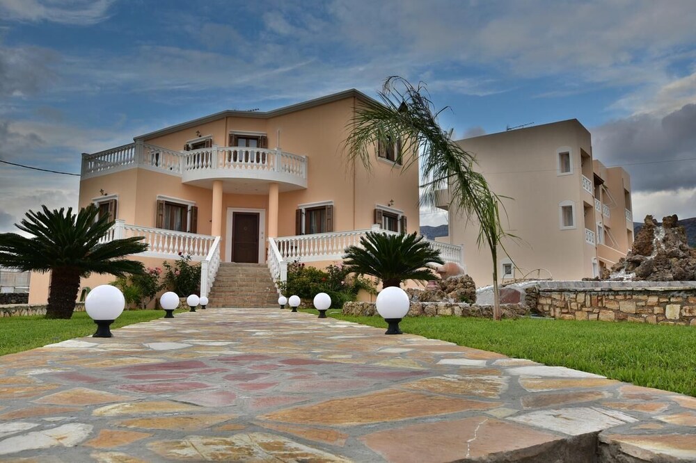 Flisvos Villa