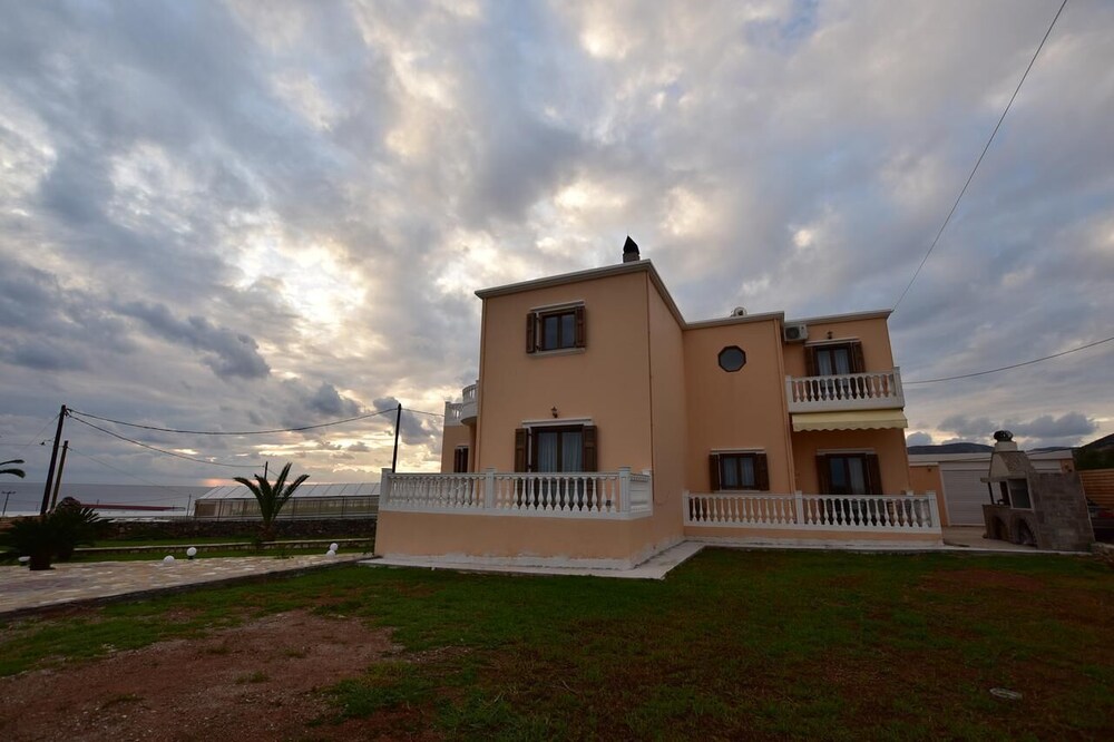 Flisvos Villa