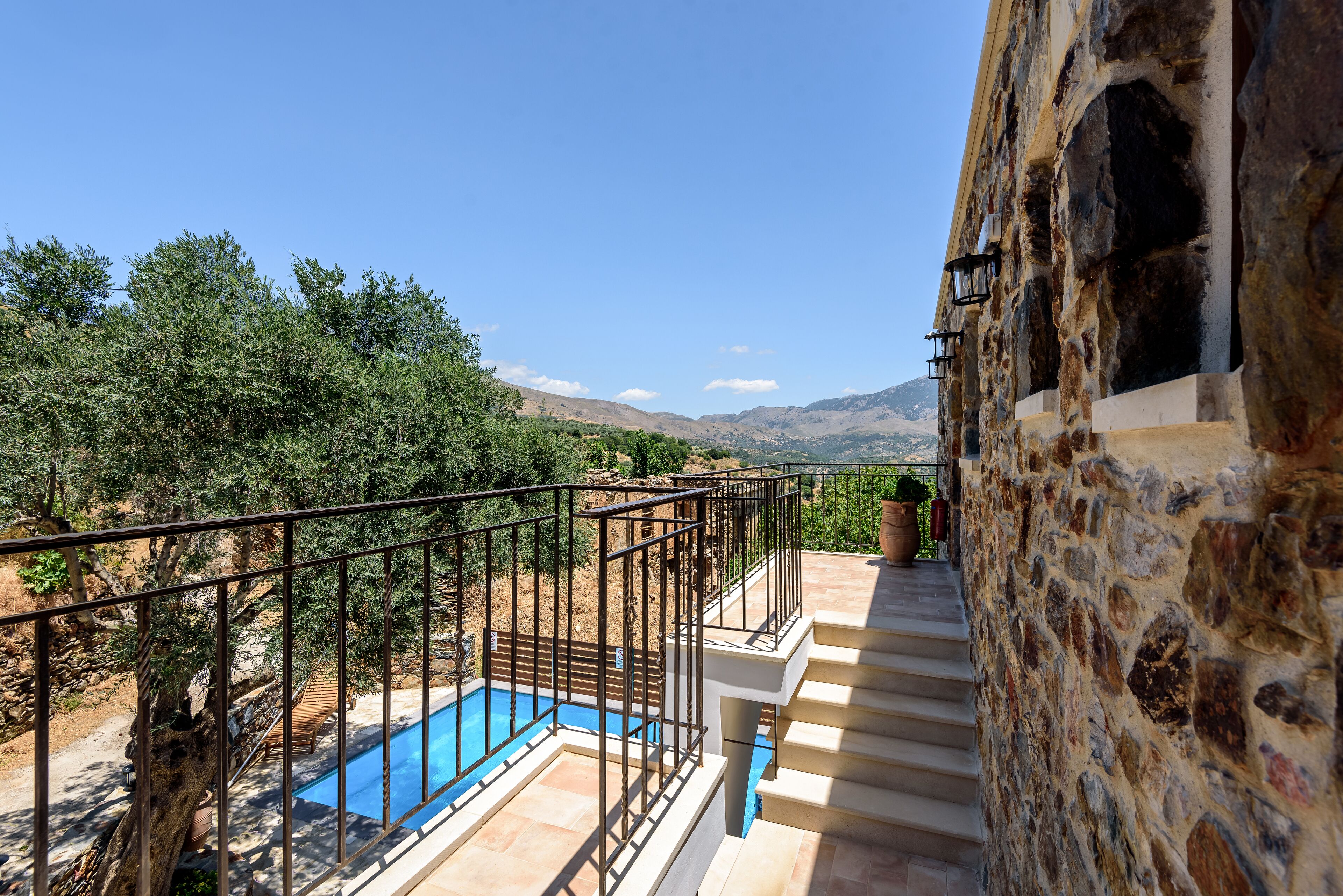 Minos Country Living Apartments