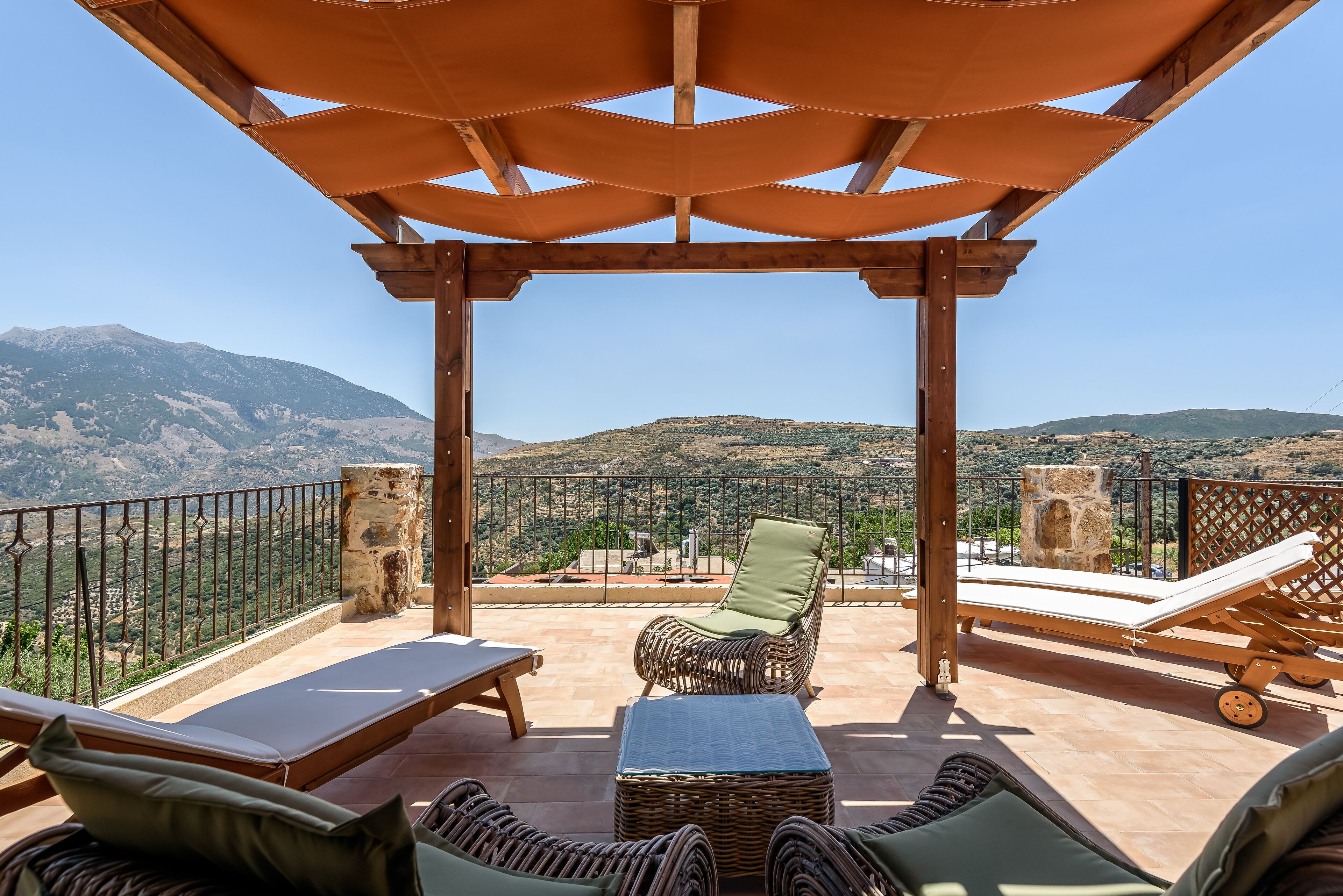 Minos Country Living Apartments