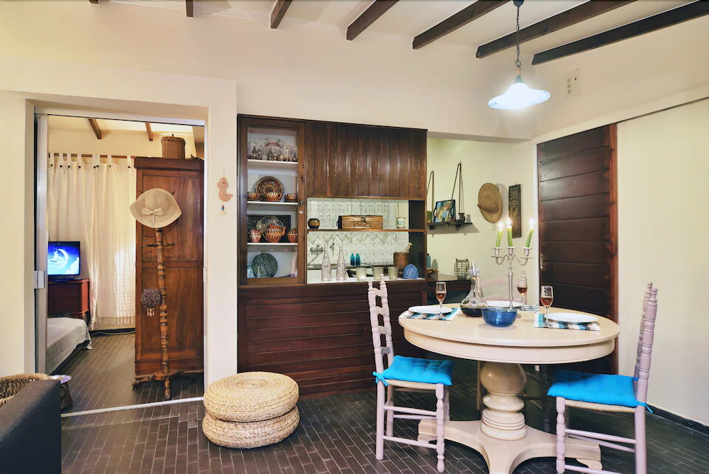 Anna's Sea House
