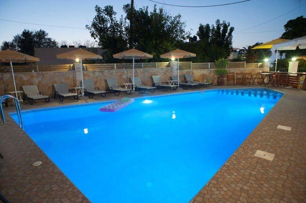 Nikolas Suites