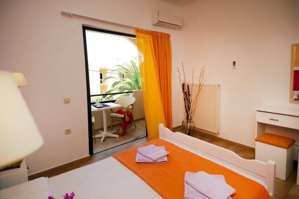 Nikolas Suites