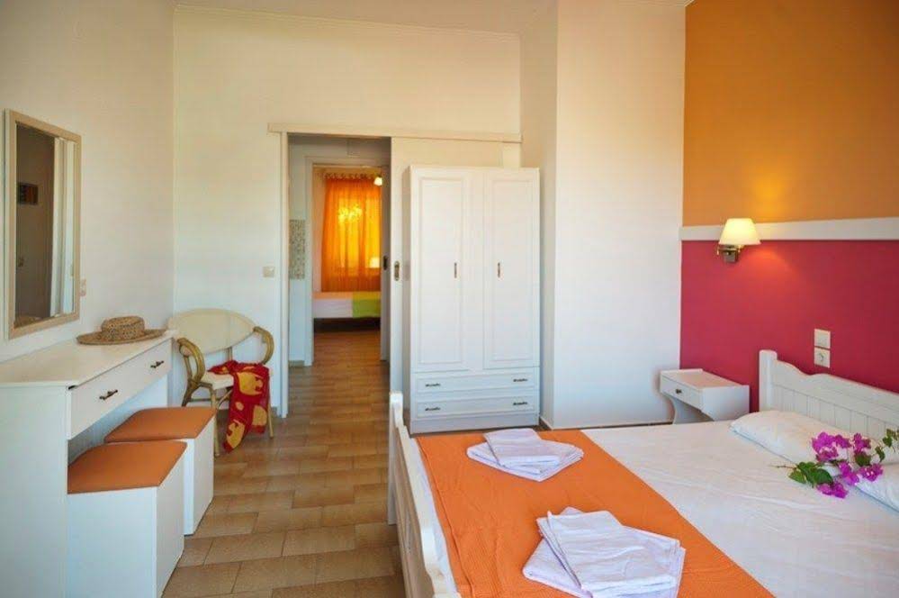 Nikolas Suites