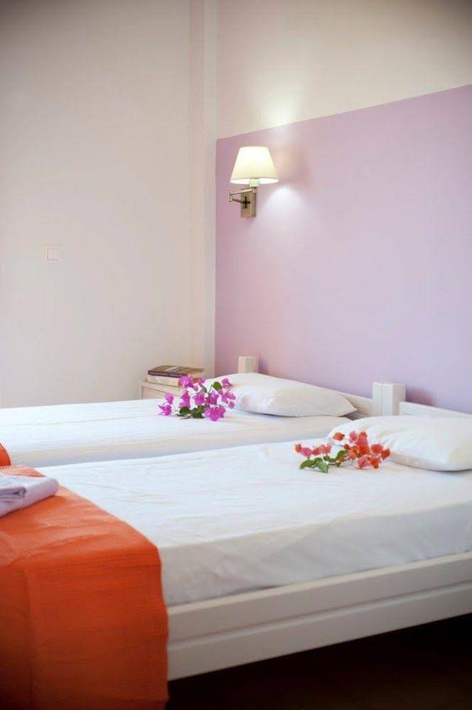 Nikolas Suites