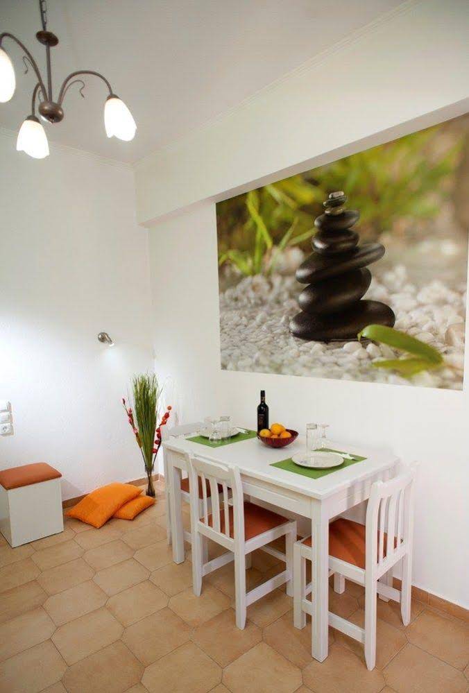 Nikolas Suites