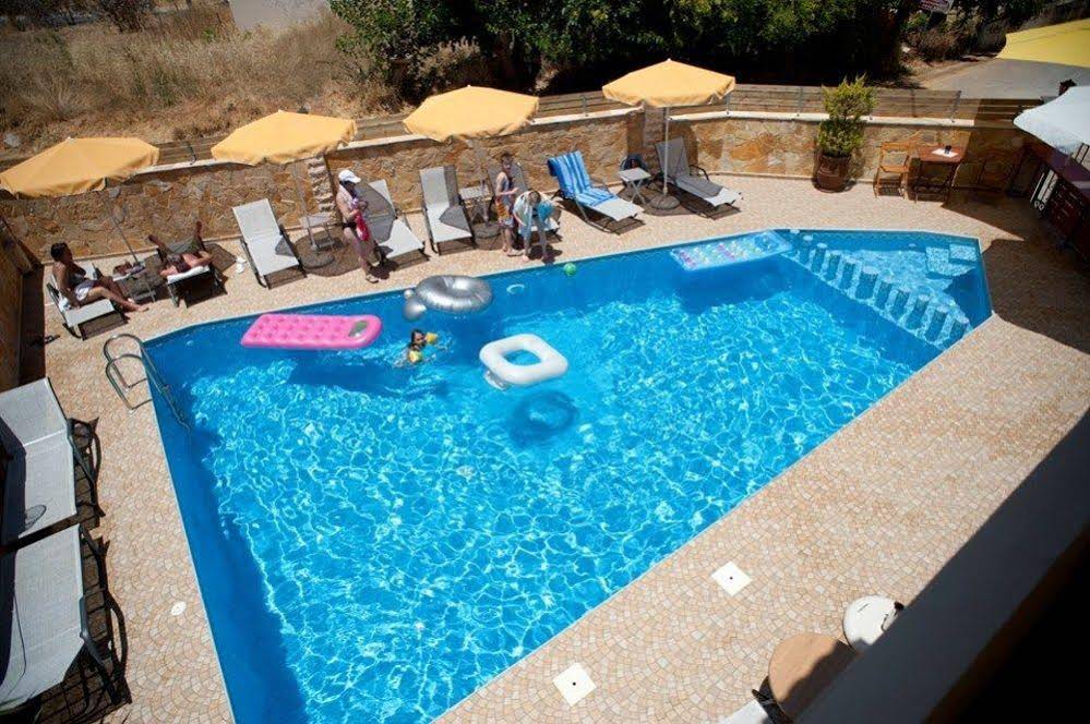 Nikolas Suites