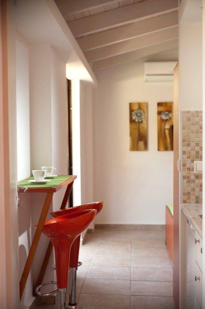 Nikolas Suites