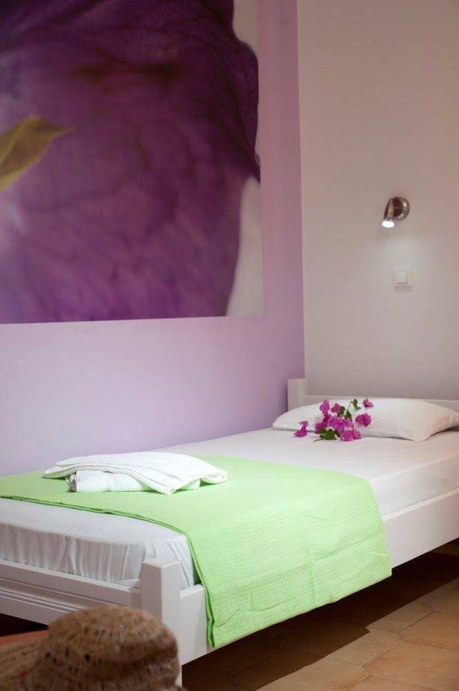 Nikolas Suites